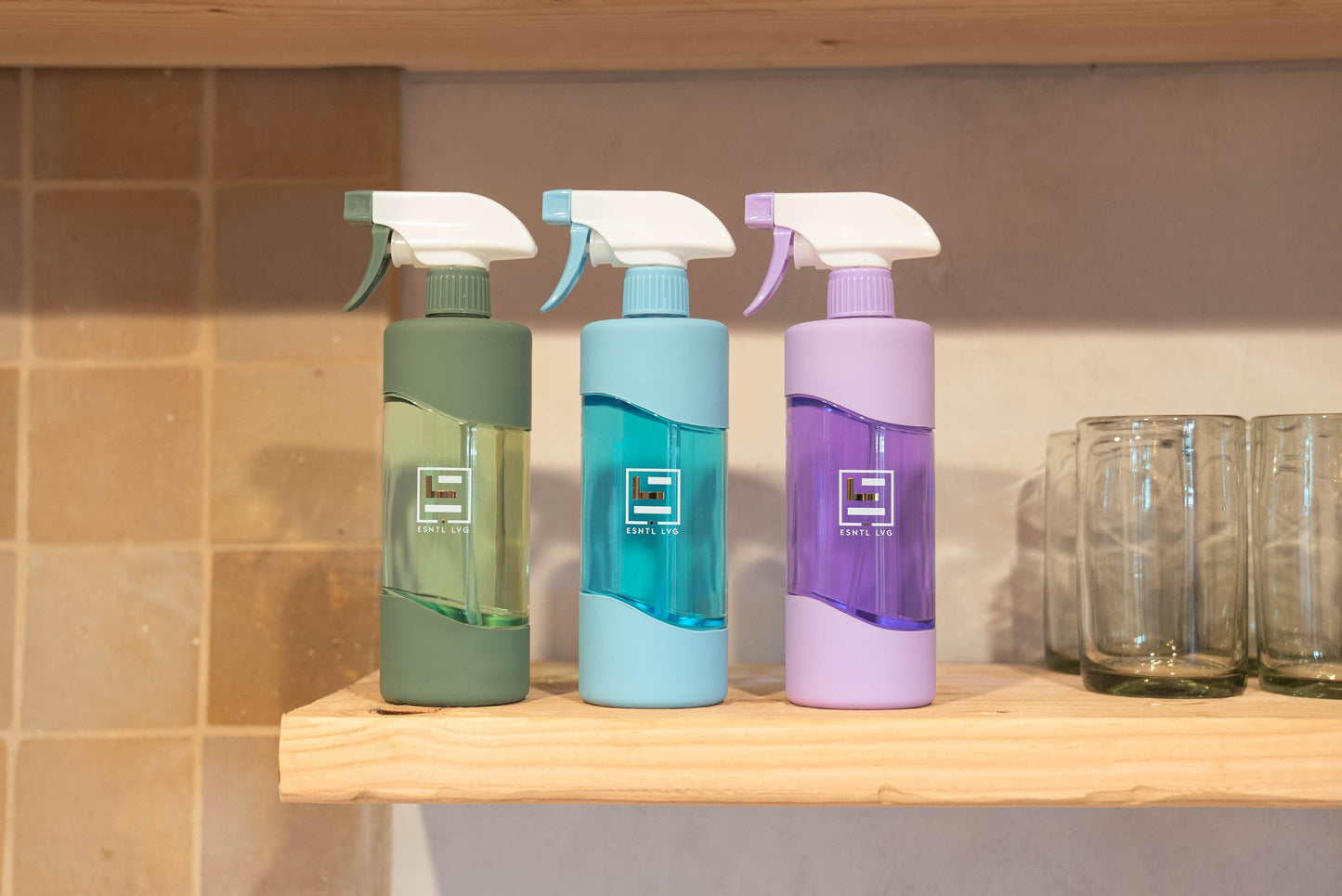 esntl lvg green cleaning sprays eco friendly and pet safe cleaning solutions